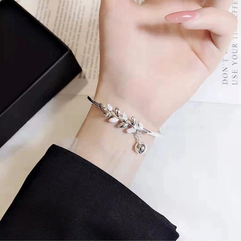 2023A Valentine's Day gift999Pure silver leaf bell bracelet for women, "one leaf brings wealth" niche design with sliding feature