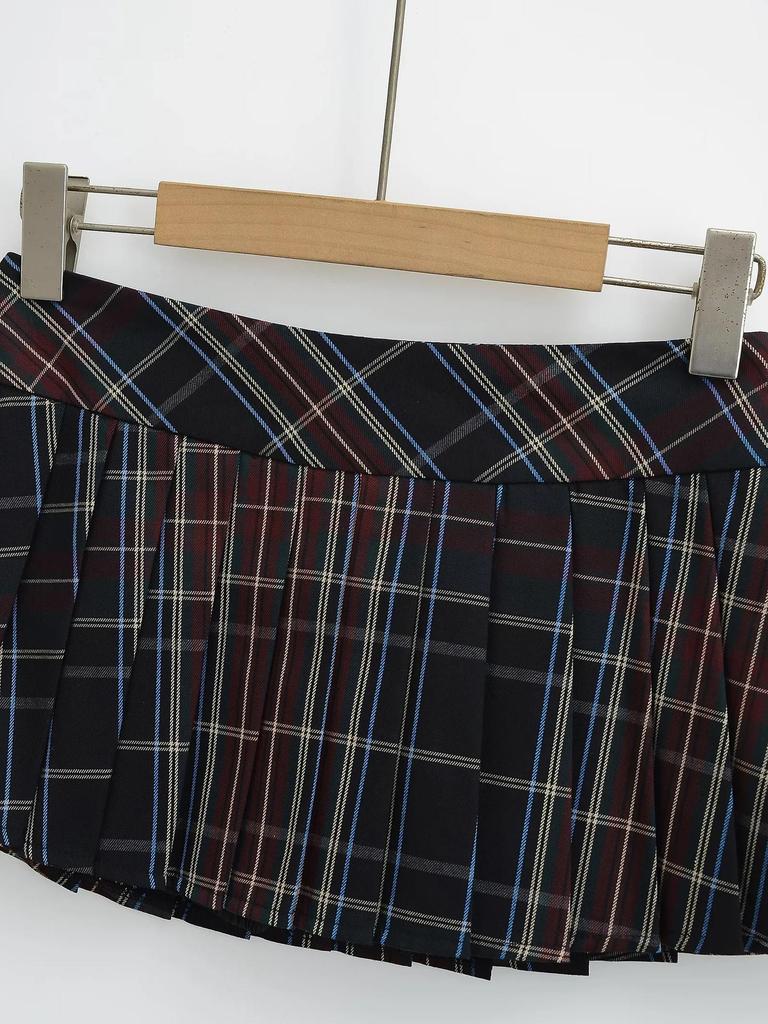 Women's Slim-Fit Low-Waist Pleated Plaid Mini Skirt with Button-Up Slit - Autumn Anti-Exposure Design