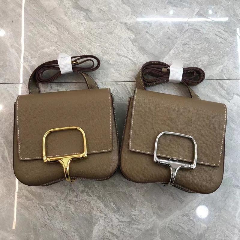 2026 New Leather Women's Bag Palm Pattern Leather D Buckle Honey Hip Curved Bottom Butt Bag, Single Shoulder Oblique Span Bag Cross-border Wholesale