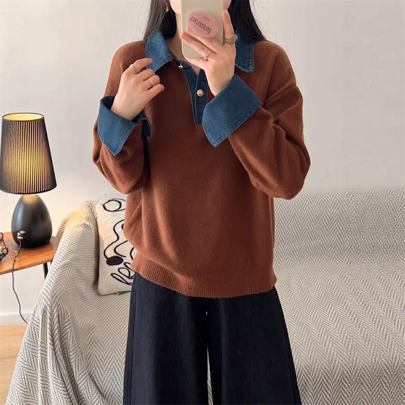 Maglione da donna a blocchi di colore in denim con colletto polo - Moda maglieria Autunno/Inverno 2026 Top