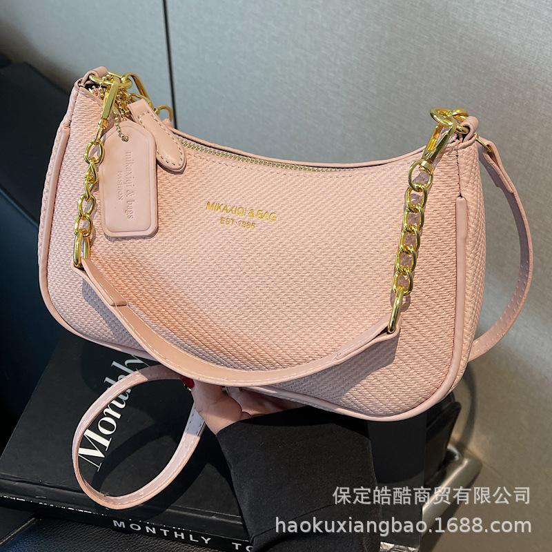 This year's popular bag women's 2025 new messenger bag Internet celebrity shoulder bag with the same texture chain small square bag