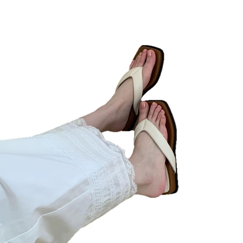 Beach Flip-flops Women's Summer Beauty with Skirts 2025 Fashion Wear Versatile Cool Slippers Vacation Toe Slippers