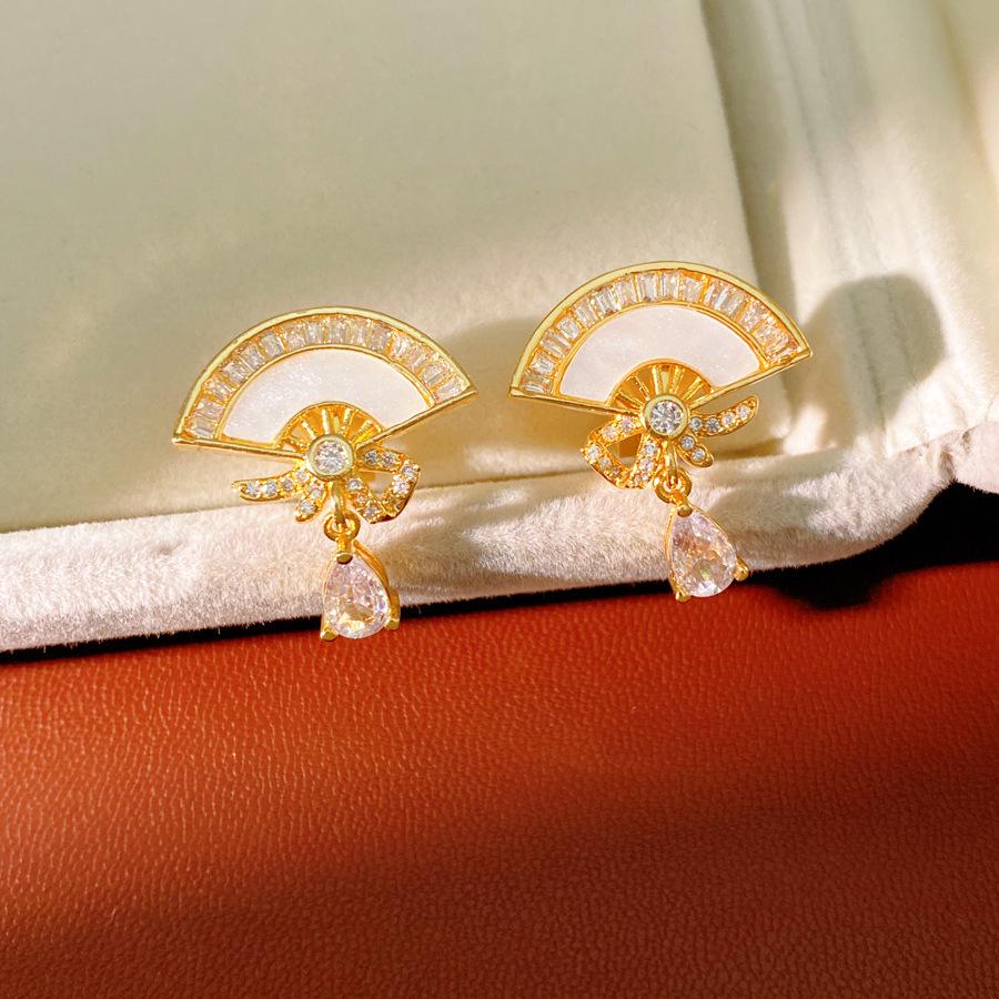 18K Gold-Plated Zircon  Mother-of-Pearl Fan Drop Clip Earrings for Women