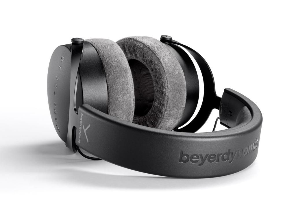Beyerdynamic DT 700 PRO X Monitor Headphones with Warranty Closed-back 2-Year Manufacturer's