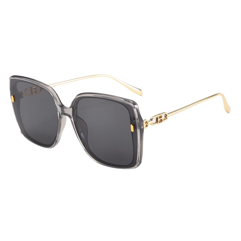 Retro Square Metal Sunglasses UV400 Vintage Fashion for Women Men Designer Brand Outdoor Beach Sun Glasses