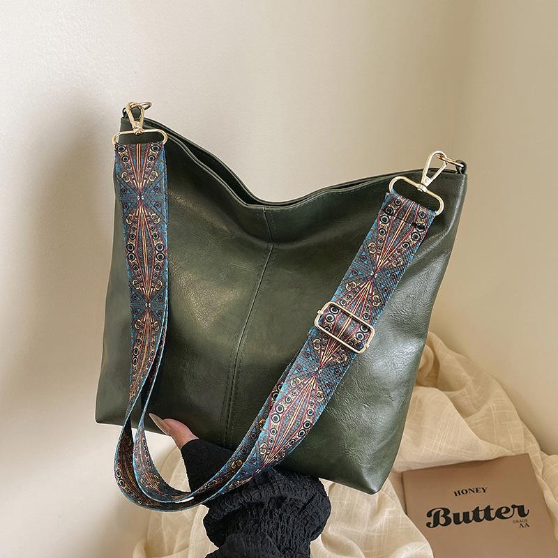 European and American New Fashi Tote Shoulder and Crossbody Large Capacity Bucket Bag Solid Color PU Women's Bag Street Trend