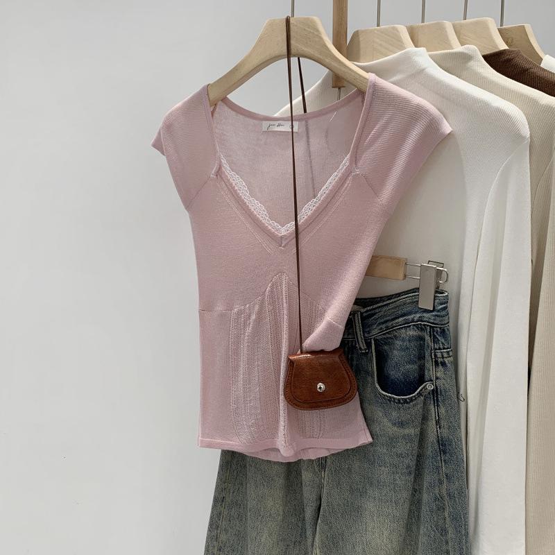 Korean Style Lace Trim V-Neck Sleeveless Slim-Fit Tank Top 2026