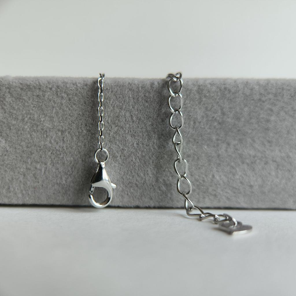 Серебряное колье с фианитами, вес изделия 3,87 гр (2208716)
