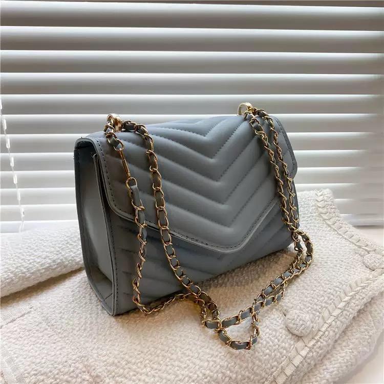 Kvinners moteriktige retro skulderveske/crossbody-veske liten firkantet veske enkel kvinnekjede crossbody-veske