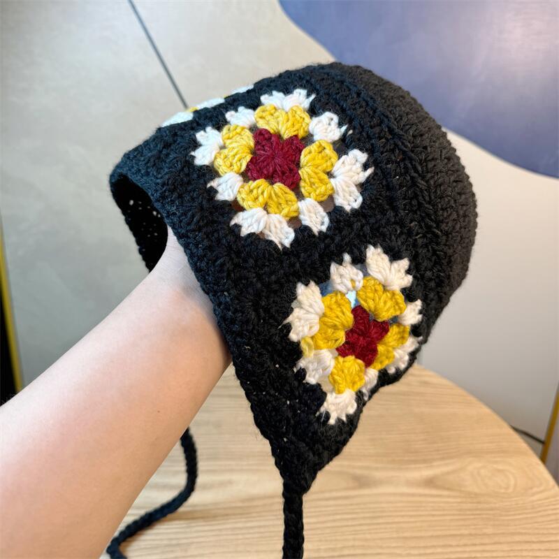 

Шерстяная шапка для женщин на осень и зиму, подходящая ко всему, подчеркивающая маленькое лицо, в этническом стиле, ручной работы, вязаная крючком, с защитой ушей, вязаная шапка Adjustable