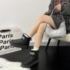 Moda 2024 Novas Botas Curtas de Neve de Inverno Sola Grossa Antiderrapante Pelúcia Fleece para Aquecimento Impermeável Preto Marrom Branco Sapatos Jeans para Mulheres