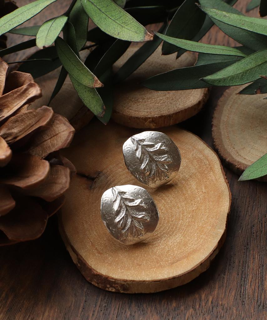 Iris Petit Foret - Leaf Curve Earrings - White Gold