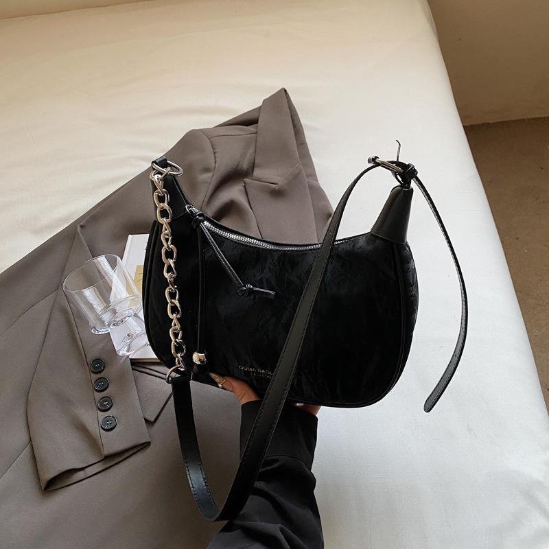 

Premium sense bag women s large-capacity new spring and summer niche shoulder messenger bag commuter dumpling bag чёрный