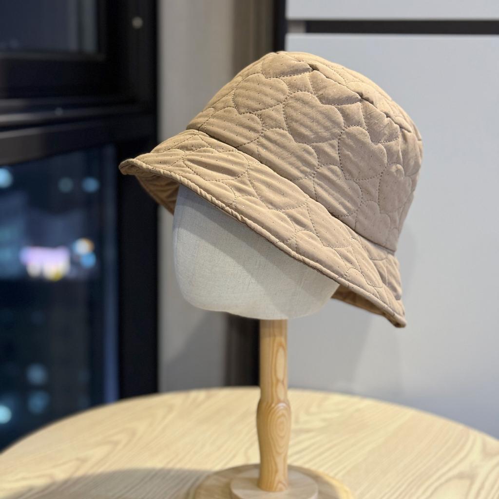 Korean-style Ultra-light Heart-shaped New Fisherman Hat for Women, Warm and Face-slimming Bucket Hat with a Round Top, Down Cotton Basin Hat, Trendy