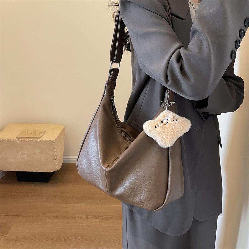 Large capacity bag women's 2025 new high-end Maillard commuter shoulder bag autumn and winter popular messenger tote bag