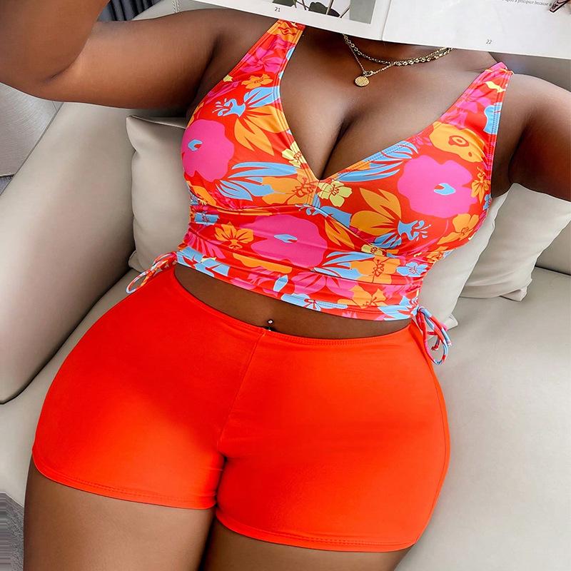 Damski strój kąpielowy w kwiaty z dekoltem w serek i szortami z płaskimi nogawkami, rozmiar plus size, konserwatywny design na europejskie i amerykańskie gorące źródła.