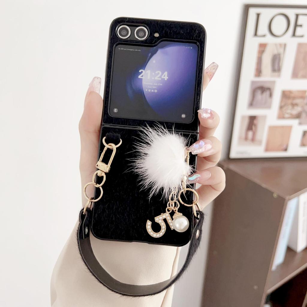 Capa de Celular Samsung Z Flip Pelo de Vison com Bola de Pelúcia DIY para Modelos 3-7