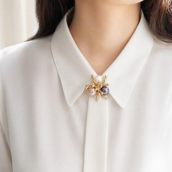 Women Brooch, Snowflakes LOVE Bouquets Compact Versatile Pin, Lapel Collar Badge with Imitation Pearl Cubic Zirconia Inlay