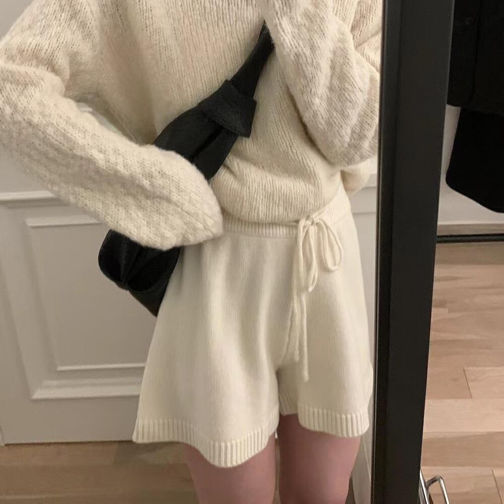 

2025 Autumn/Winter Women s All-Wool Wide Leg Shorts with Elastic Waist and Drawstring One Size мигдалевий
