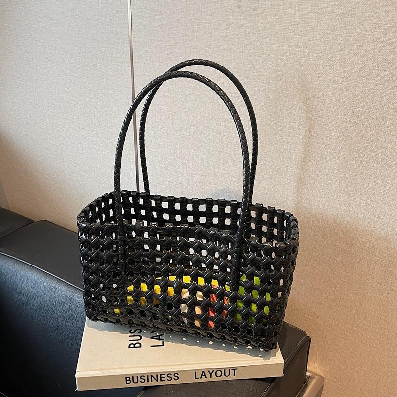 

Woven hollow women s underarm vegetable basket bag popular beach bag new handbag bag чорний
