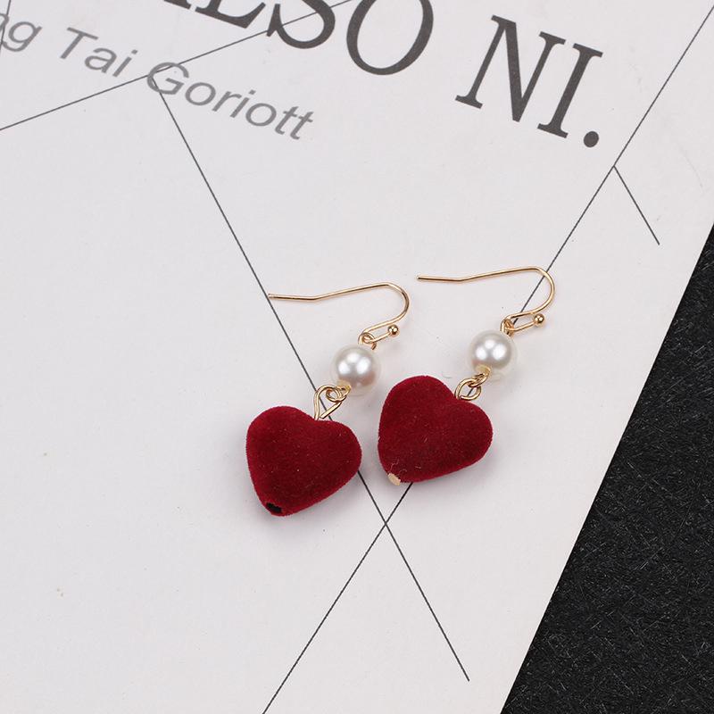 Herbst und Winter, Flanell Pfirsichherz Liebe Asymmetrische Ohrringe, Perle Süße Temperament Ohrringe