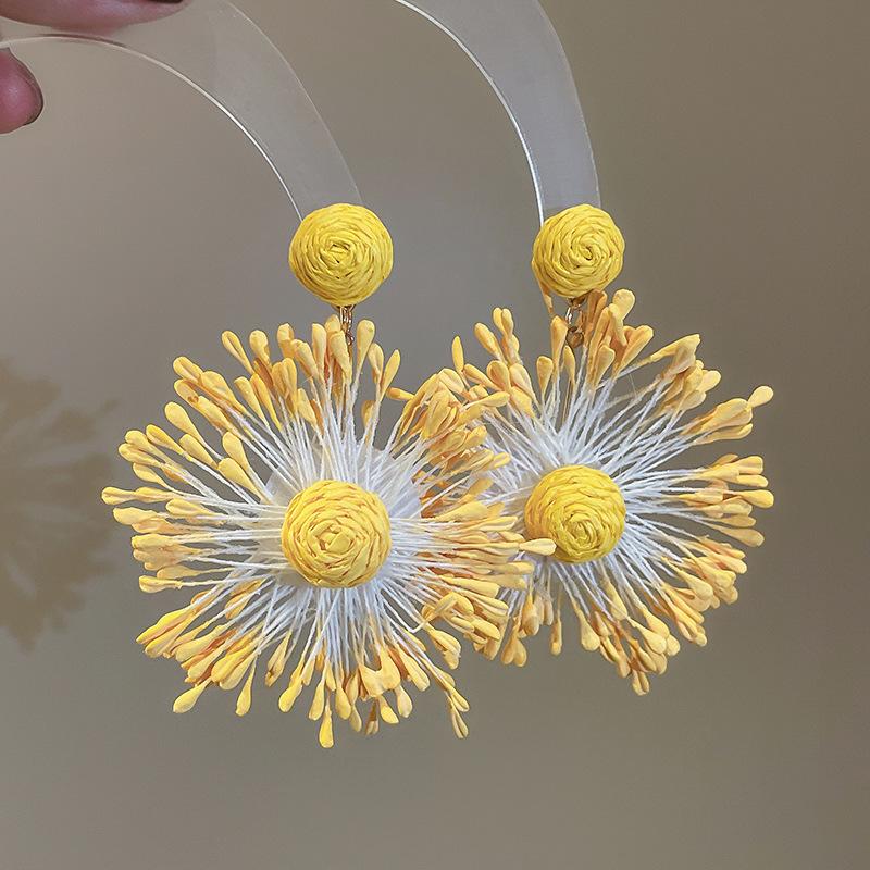 Yellow flower pendant earrings, sweet temperament earrings, fashionable and versatile high-end earrings.