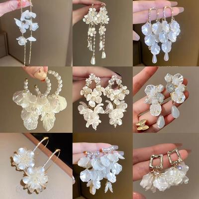 Moda Longa Borla Simulada Pérola Brincos Gota Grande Contas Flor Pétala Brincos para Mulheres Jóias de Casamento