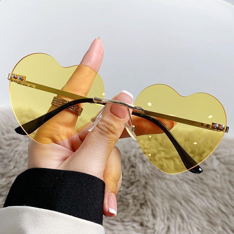 

Vintage Core Sunglasses Women Men Personalized Sun Glasses Female Trending Punk Eyewear Oculos De Sol for Male Female Eyeglasses