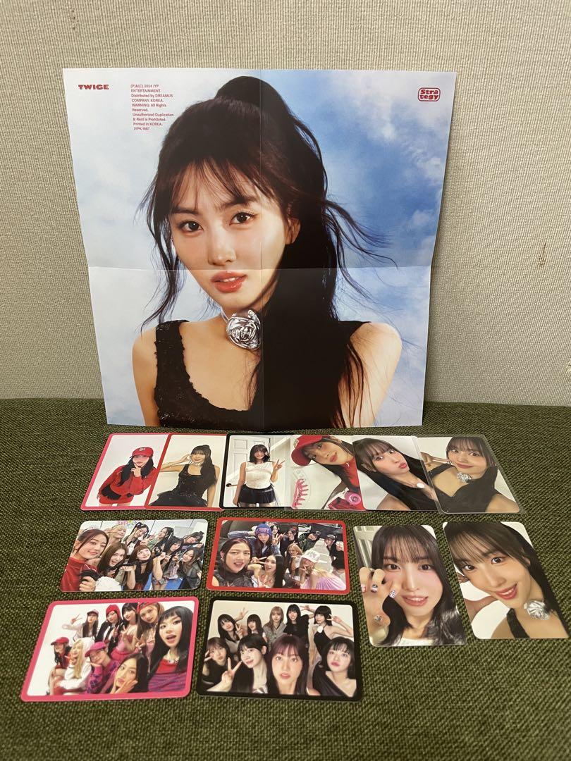 

[USED] TWICE Momo Strategy Trading Card Mini Poster Set MOMO