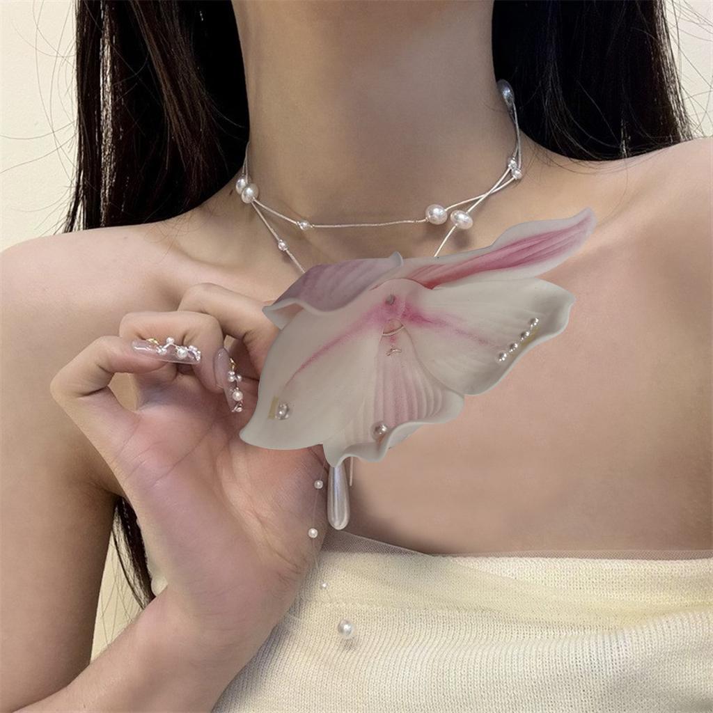 Elegant Flower Women's Neck Jewelry Delicate Flower Collar Chain Statement Necklace for Fashion Forward Individuals