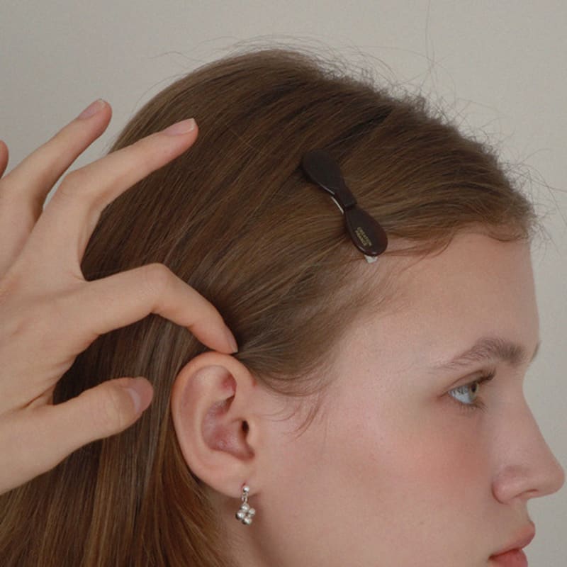 

Less is more ribbon hair pin free