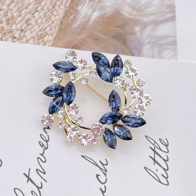 Crystal Garland Brooch Suit Female Personality High -End Anti -Glare Neck Sweater Corsage Temperament Pin