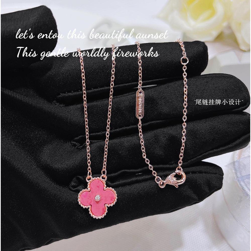 Hellblaues Schlüsselbein-Halsketten-Set für Damen Celadon-Stein Kleeblatt-Anhänger Einzigartiges Armband Amethyst-Steckohrringe