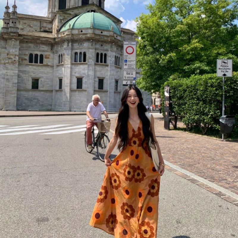 Travel wear seaside vacation beach skirt super beautiful printed v-neck suspender dress temperament waist long skirt S