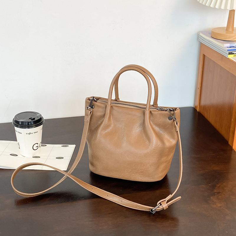 IELGY Retro Oil Wax Leather Simple Mori Style Shoulder Messenger Bag