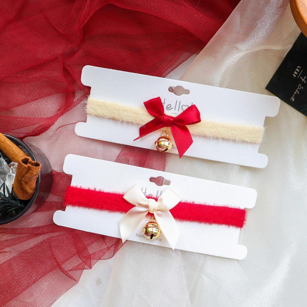 Flauschige Weihnachtsanhänger Choker-Halskette mit Glocke und Schleife