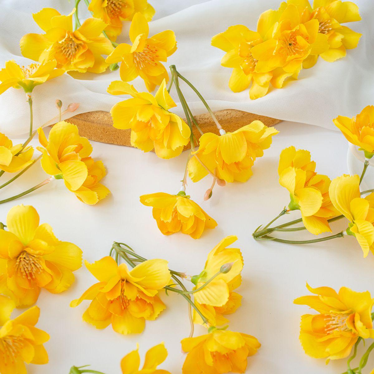 

50/100 шт. Искусственный шелковый цветок жасмина с 3 ответвлениями для дома, улицы, сада, свадьбы, свадебного букета, арки, рождественского декора, DIY, подарочной коробки 50pcs