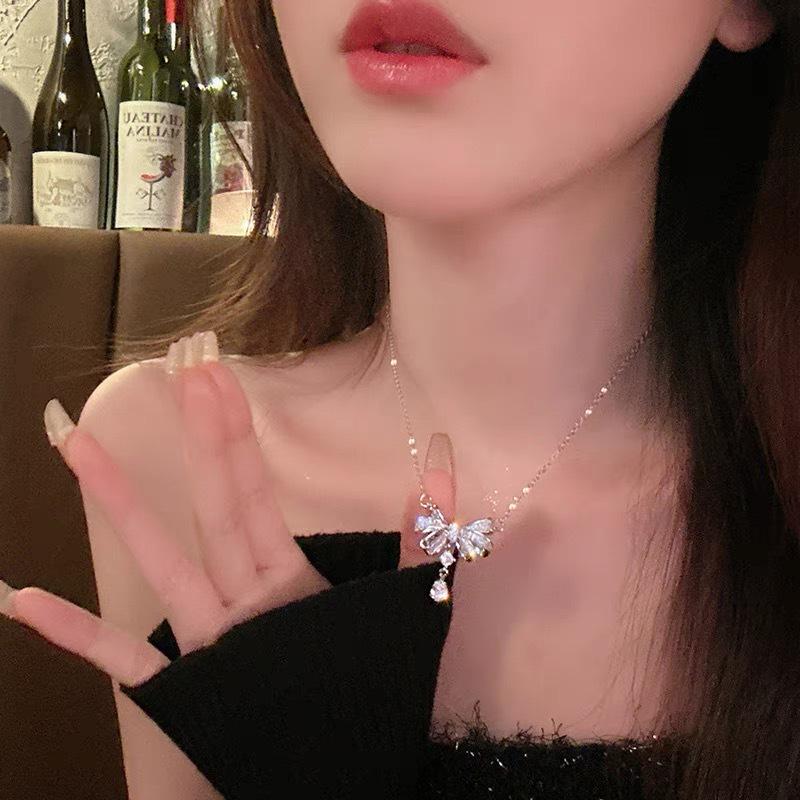 Rhinestone Butterfly & Bow Pearl Clavicle Necklace - Elegant Design for Women