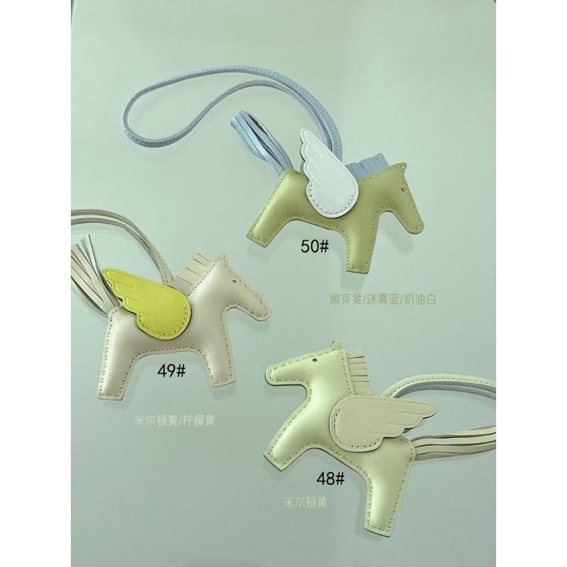 Handcrafted Leather Pegasus Charm Keychain Hand-Stitched Mini Horse Pendant With Tassel Bag Car Decor