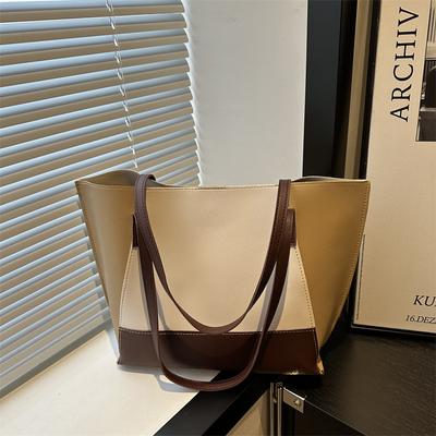 Einfache und großvolumige modische Pendlertasche mit Farbkontrasten, minimalistisch, Herbst-Temperament, einzelne Schulter, Unterarm-Tragetasche