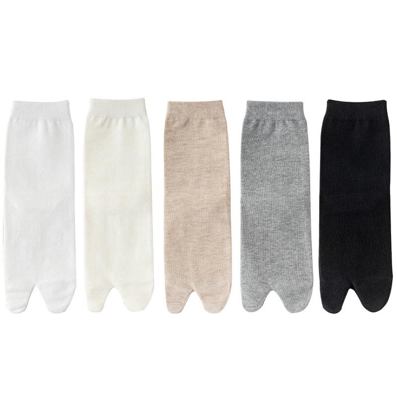 Zhuji Damen-Wintersocken aus Baumwolle mit geteilter Zehenpartie – japanischer Stil, einfarbig, mittellang, modisch, schweißabsorbierend und mit Deodorant.