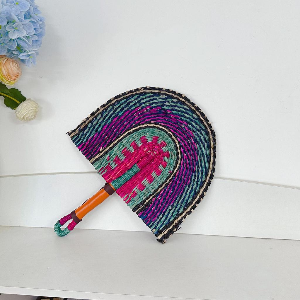 Vietnamese Seaweed Straw Fan: African-Style Wall Decor & Handheld Palm Leaf Fan