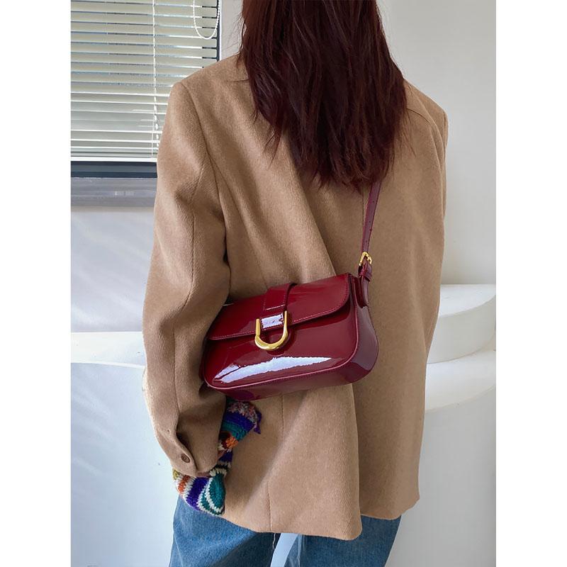 Retro Wino Czerwony Lakierowana Skóra Podpachowa Mała Kwadratowa Torebka Wysokiej Jakości Modna Tekstura Błyszcząca Torba na Ramię Damska Nowa Torba Crossbody