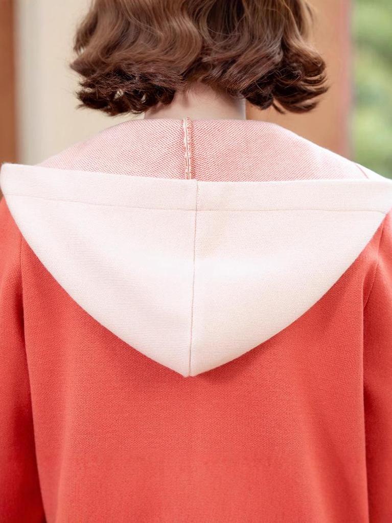 Mom's Stylish Autumn/Winter Zipper Jacket: Figure-Flattering Knit Cardigan for Middle-Aged and Elderly