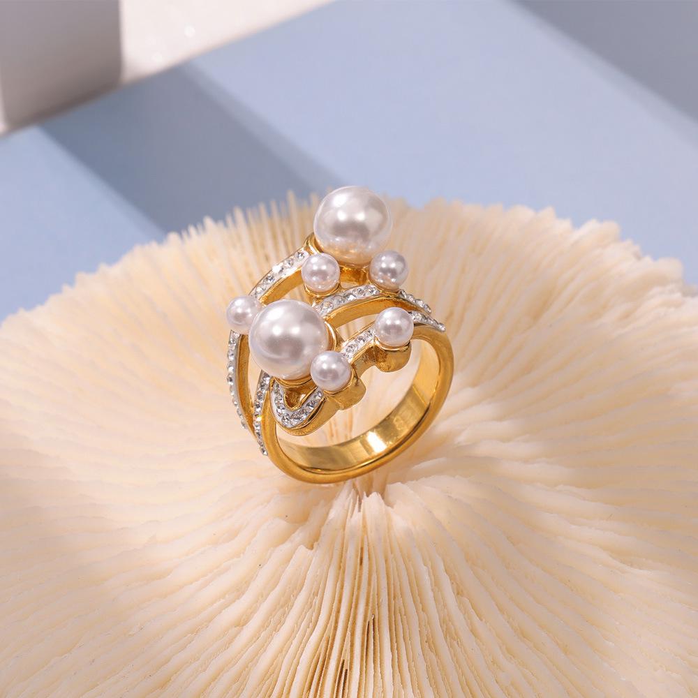 Elegant Korean-Style Pearl and Diamond Ring - 18k Gold-Plated Titanium Steel