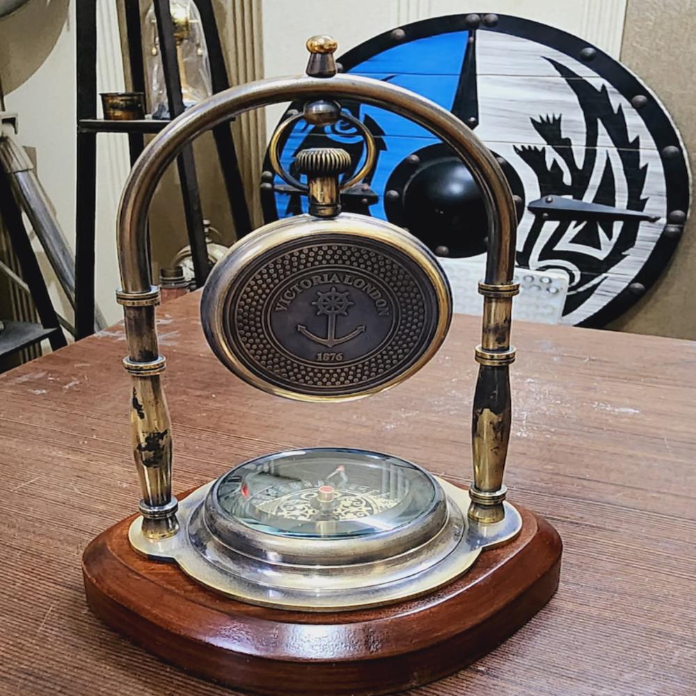 Eleganță Nautică Ceas de Birou din Alamă Antică cu Busolă Integrată Decor Maritim Atemporal pentru Casă 5,5 inch