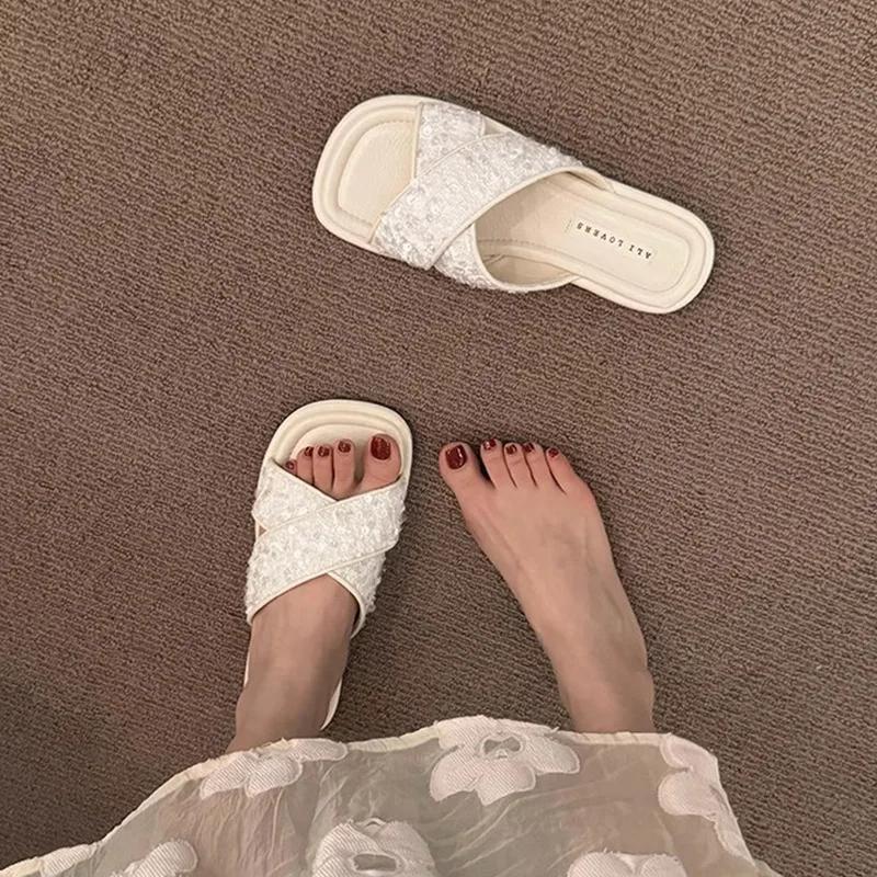 Fashion Hot Selling Summer 2025 New Women's Flat Bottom Slippers Soft Silver Metallic Ankle Strap Versatile Beach Sandals Polyester Sole