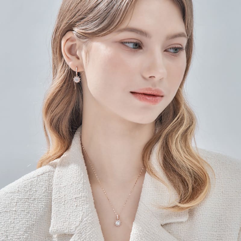 ELLE Jewelry 14K Snowflake Flower Necklace EL14NN020