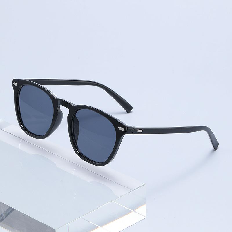 New Fashion Square Classic Plastic Frame Women Sunglasses For Men Daily Life Shades Eyewear Accessories