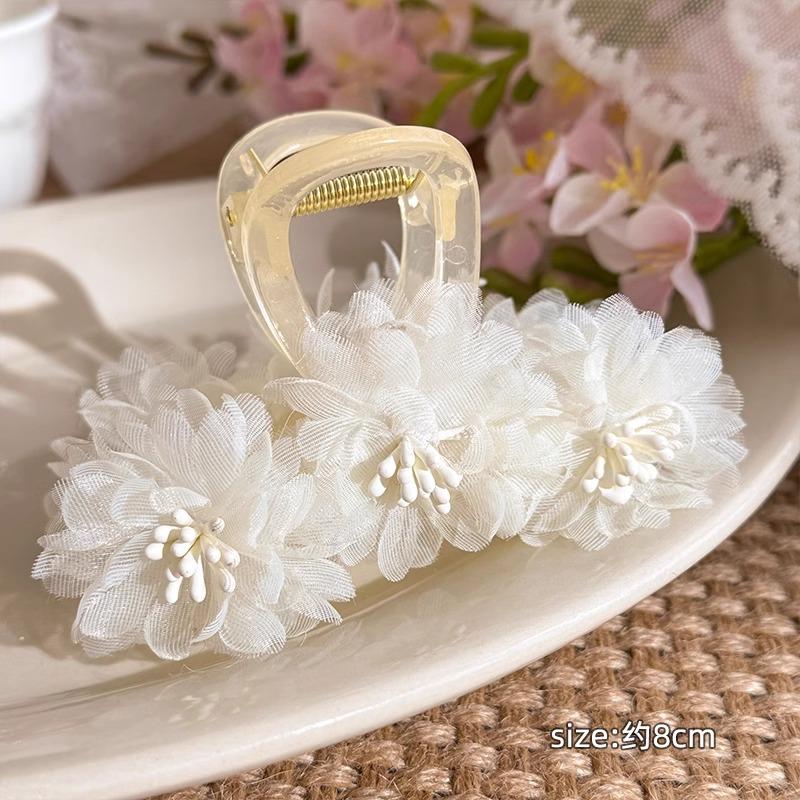 

Early Spring Accessories: Flower GrabbersSweet and Cute Shark Clips Versatile Hair Accessories білий